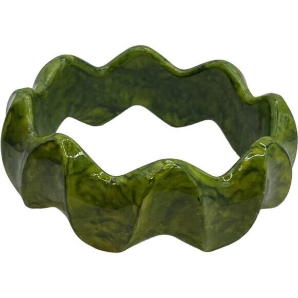 Green Wavy Patterned Resin Bracelet Unique Design Fashion Jewelry - Picture 4 of 4